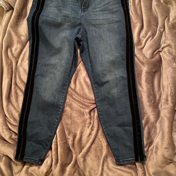 SOLD - Picture 4 of 4